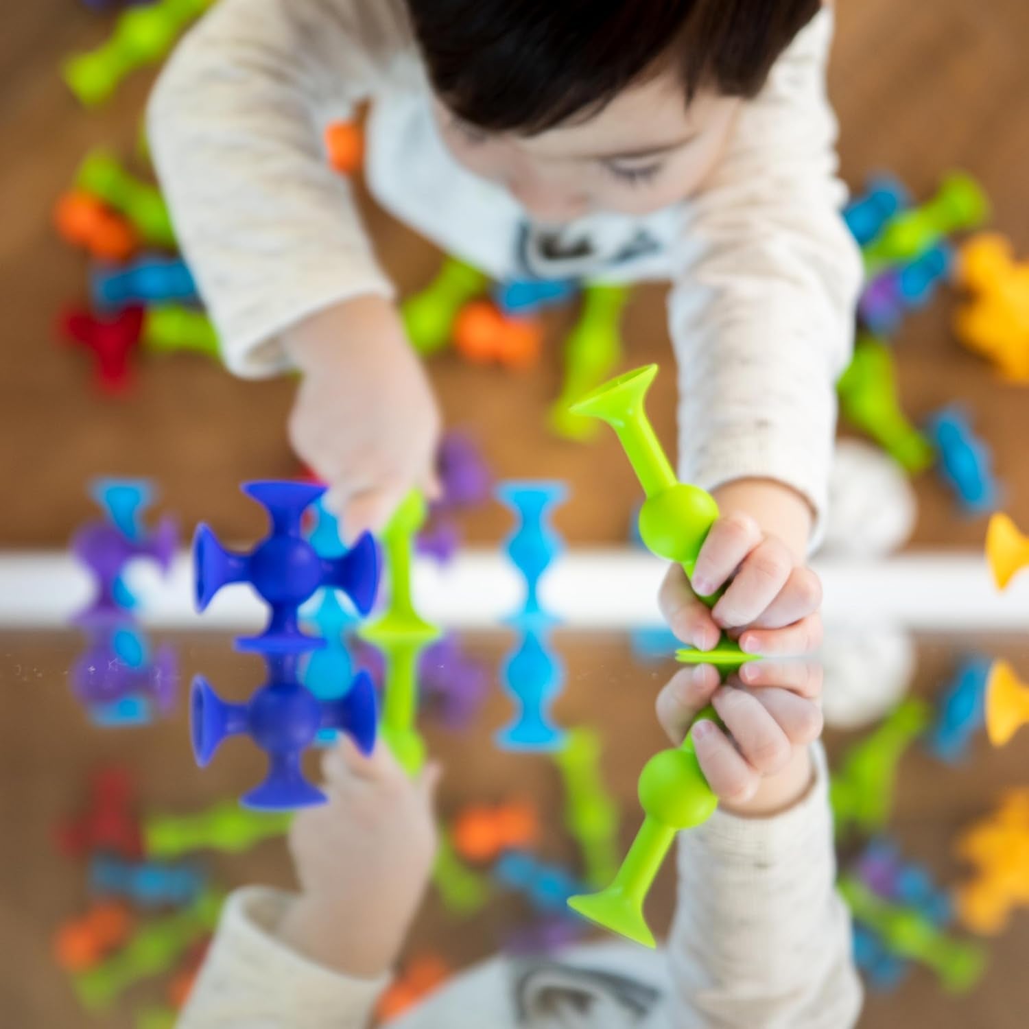 Squigz Starter Set, 24 Piece Suction Bath Toys, Sensory Toys for Kids 3 and Up